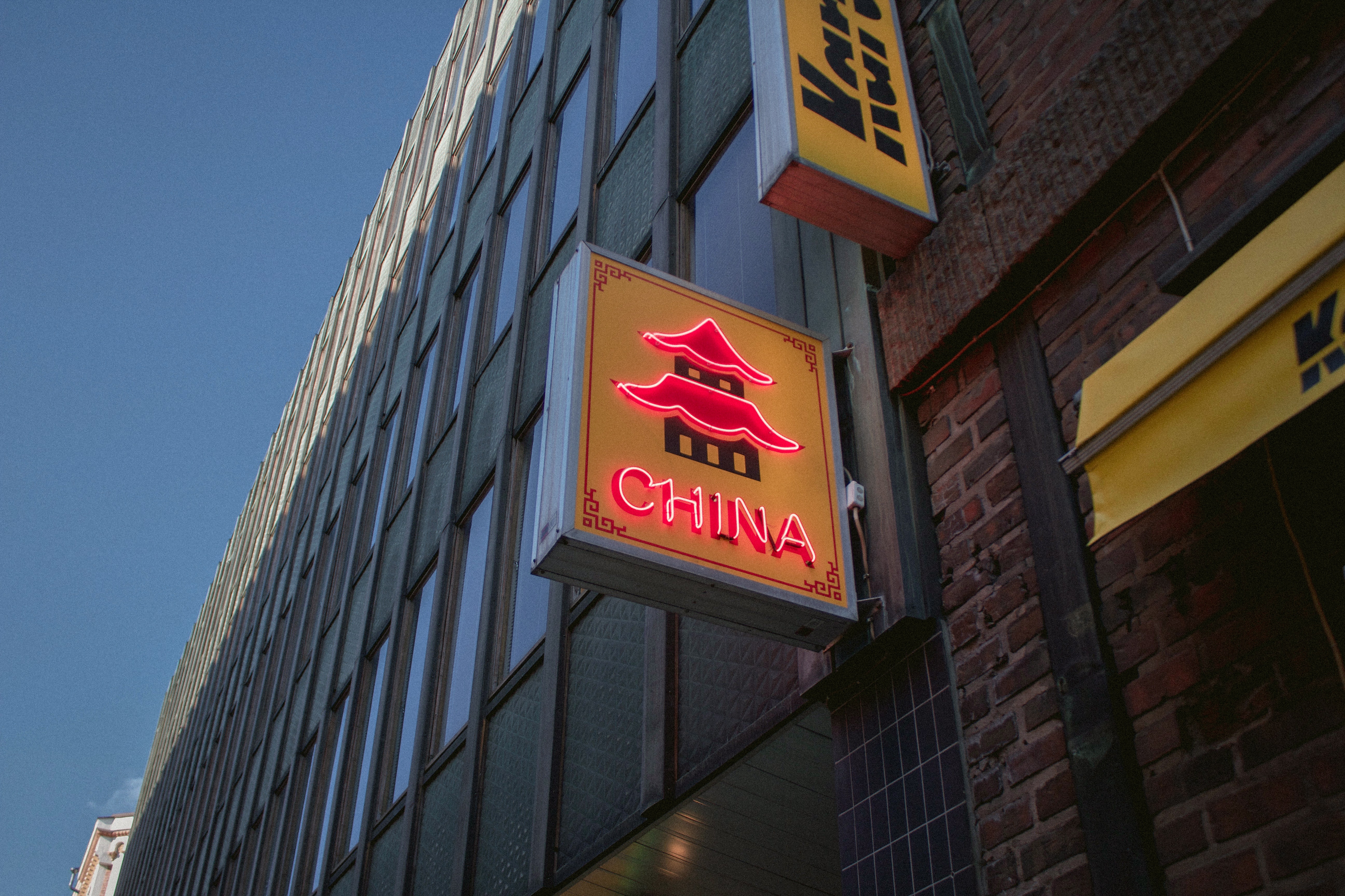 面對海外華人消費(fèi)者，做國際版小程序商城還是小紅書店鋪？